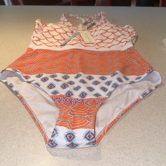 Cupshe one piece bathing suit coral and white. - Picture 4 of 8